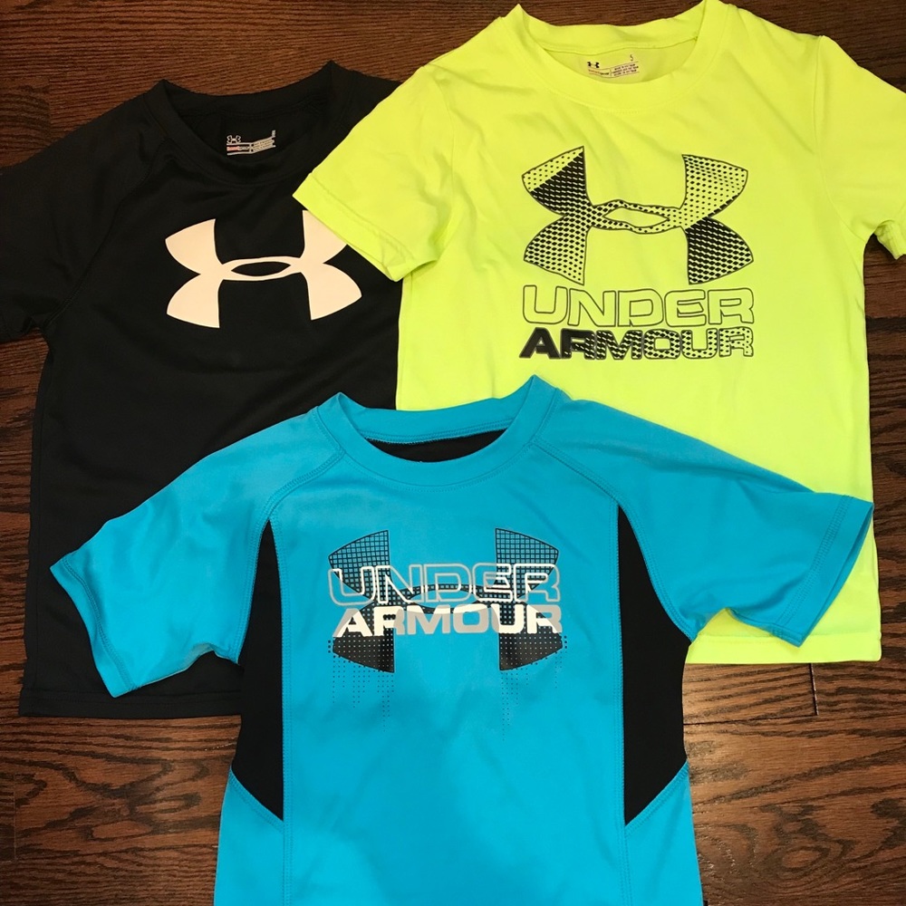 Boys Under Armour t shirts size 5